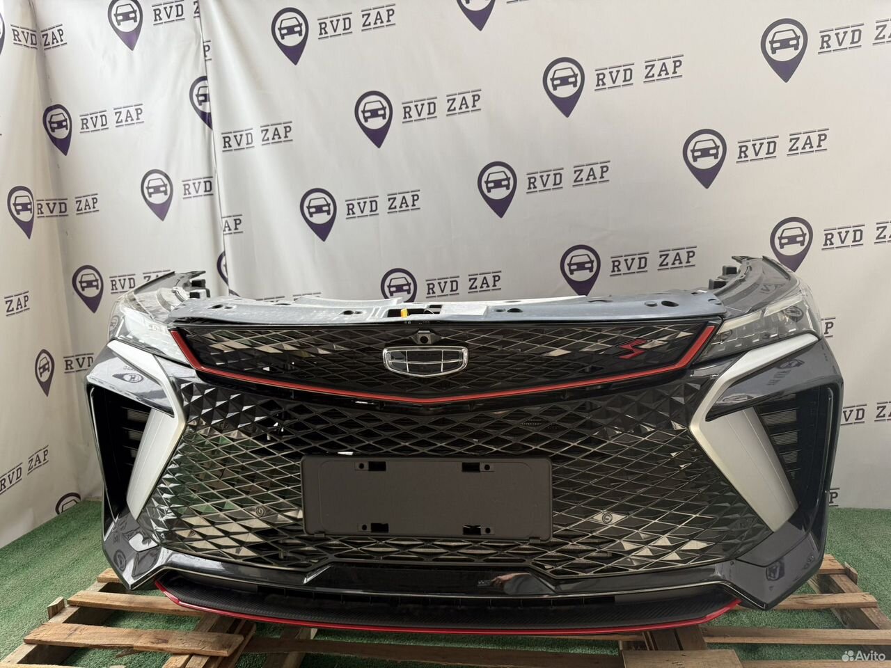 Ноускат GEELY Coolray рестайлинг в идеальном состоянии. Комплект: бампер, фары, радиатор и другие детали.