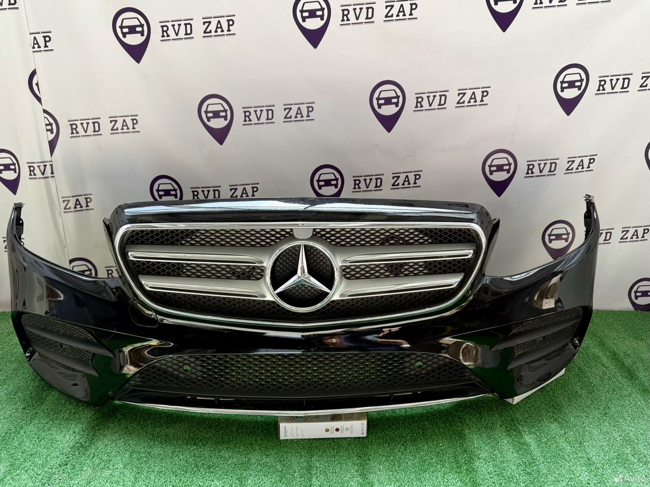 Бампер передний Mercedes Benz E-class AMG W213 в отличном состоянии, оригинал, без ремонтов, в наличии в России.