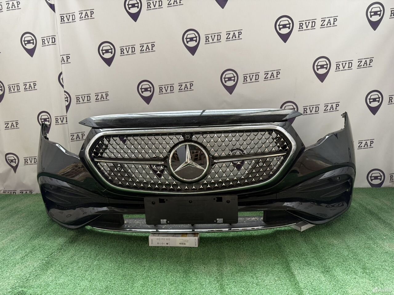 Бампер передний Mercedes Benz E-class AMG W214 в отличном состоянии, оригинал, в наличии в России.