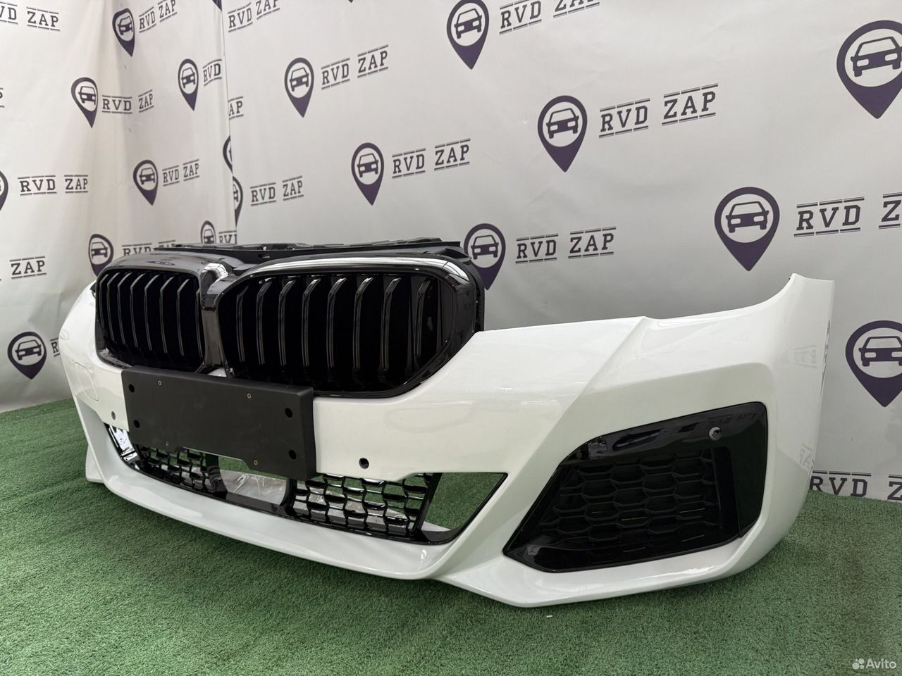 Бампер передний BMW 5 G30/31 (2016-2025) M-packet в отличном состоянии, оригинал, в наличии в России.