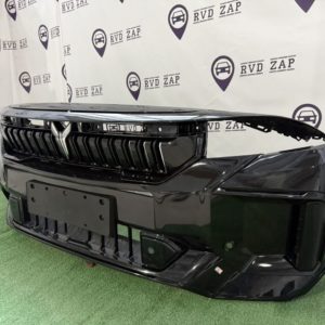 Бампер передний Voyah Free рестайлинг 2022-2025, в отличном состоянии, есть дефект на решетке.
